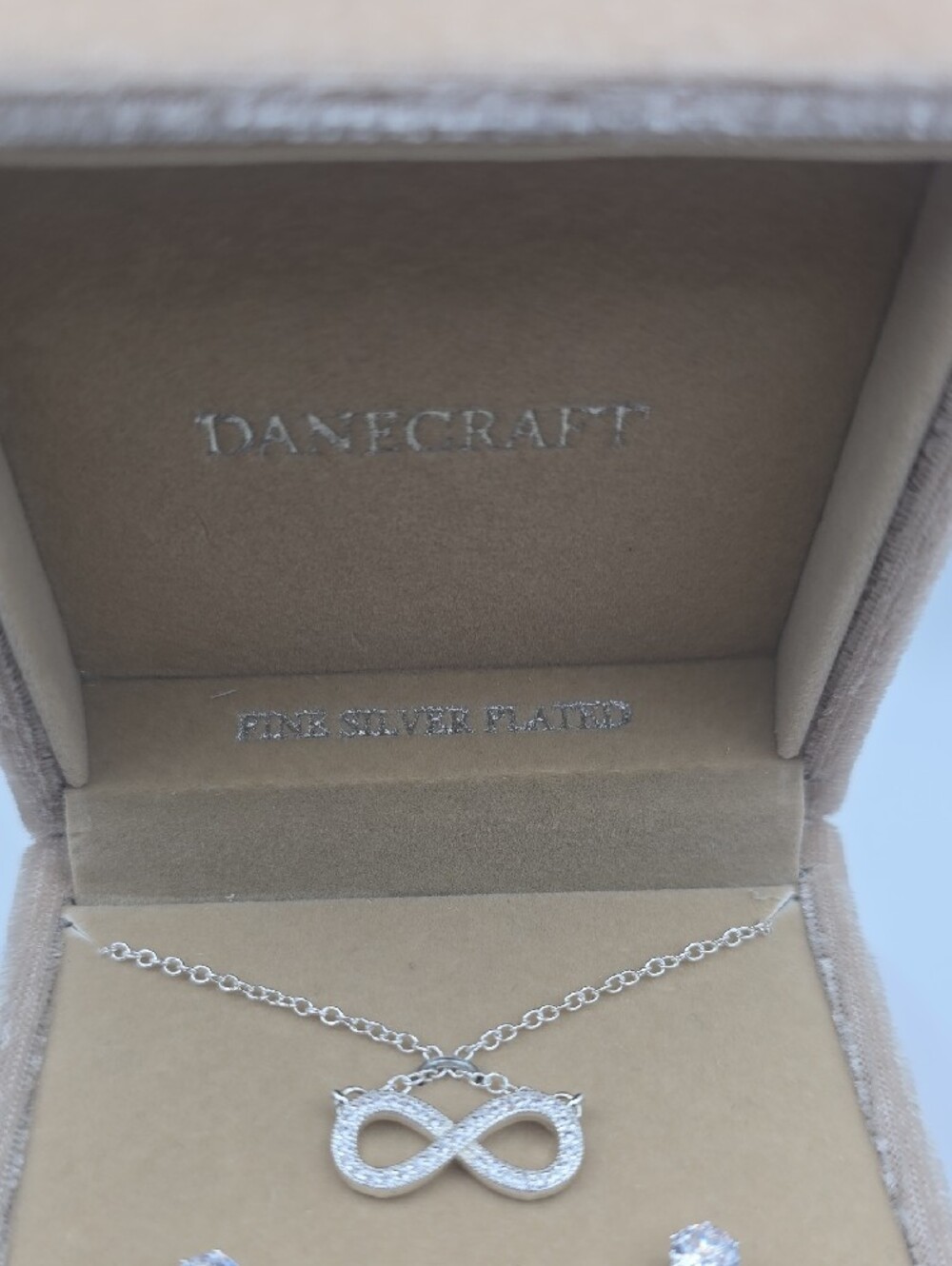 Danecraft Fine Silver Plated Infinity Necklace W/ Cubic Zirconia Studs (NWOT)🩶 - Picture 4 of 6